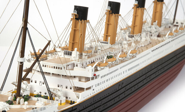 OcCre Titanic houten scheepsmodel 1:300