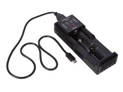INTELLIGENTE LADER VOOR NiMH/NiCd/LI-ION/Li-FePo4 BATTERIJEN