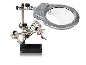 DERDE HAND MET VERGROOTGLAS, LED-LAMP EN SOLDEERBOUTHOUDER